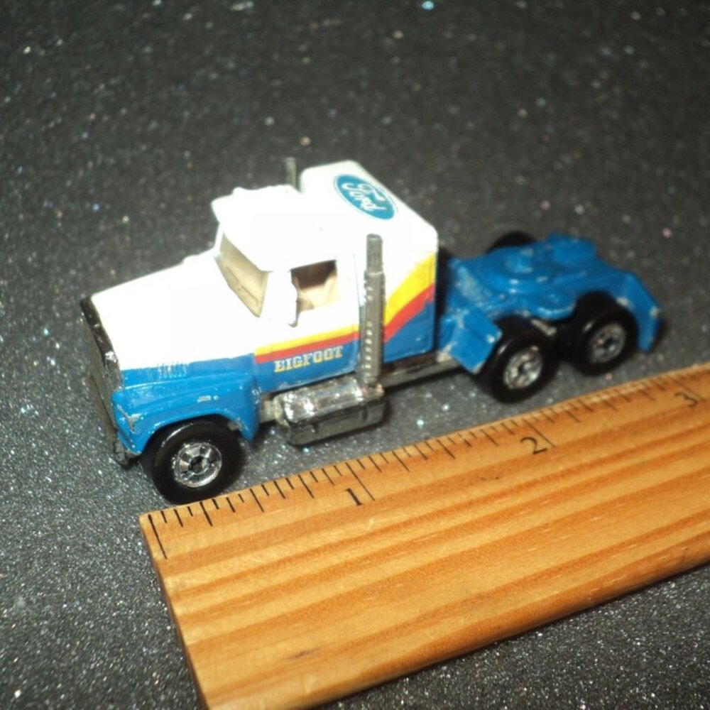 Hot Wheels 1981 Ford LTL Semi Truck Cab Hauler Bigfoot Champion Monster Rigs